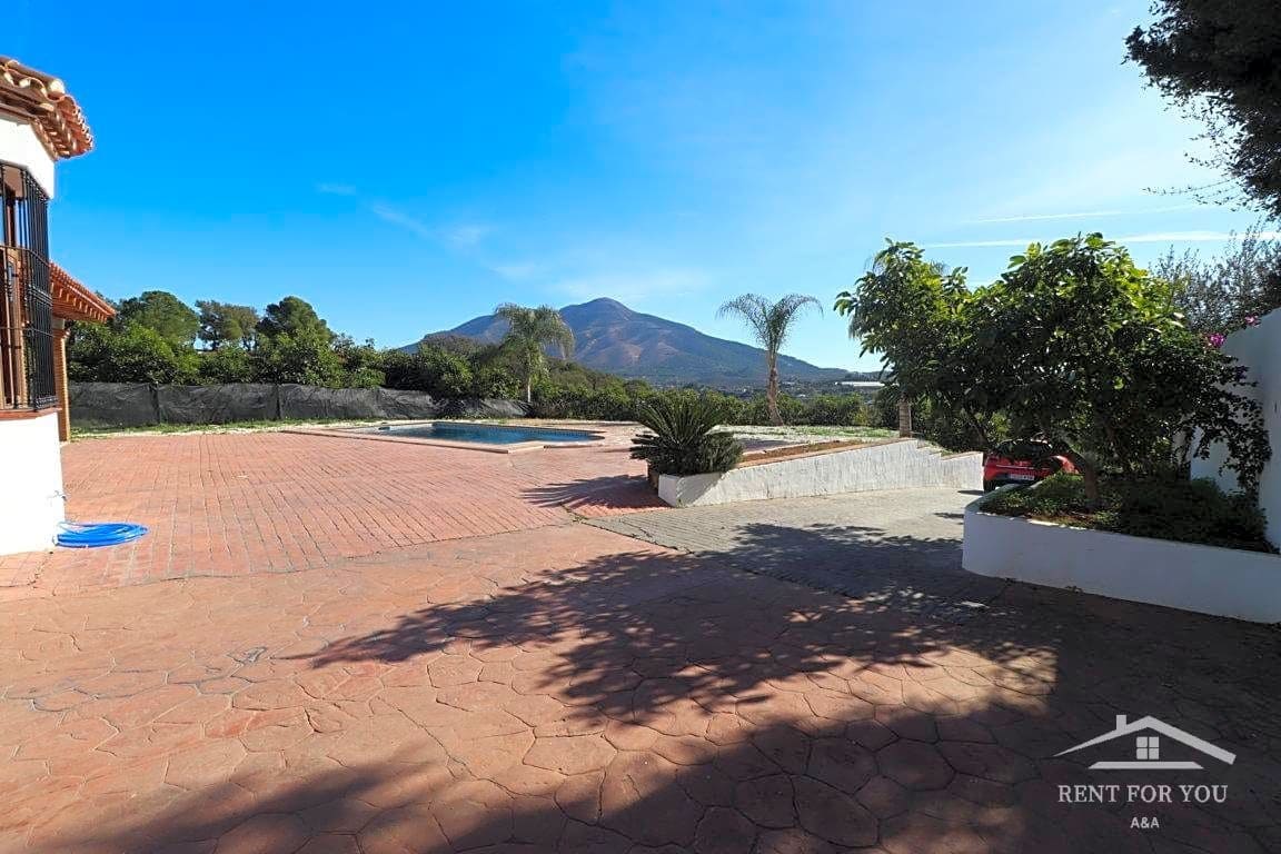 4 bedroom Villa for rent in Coin with pool garage - € 1,800 (Ref: 8039525)
