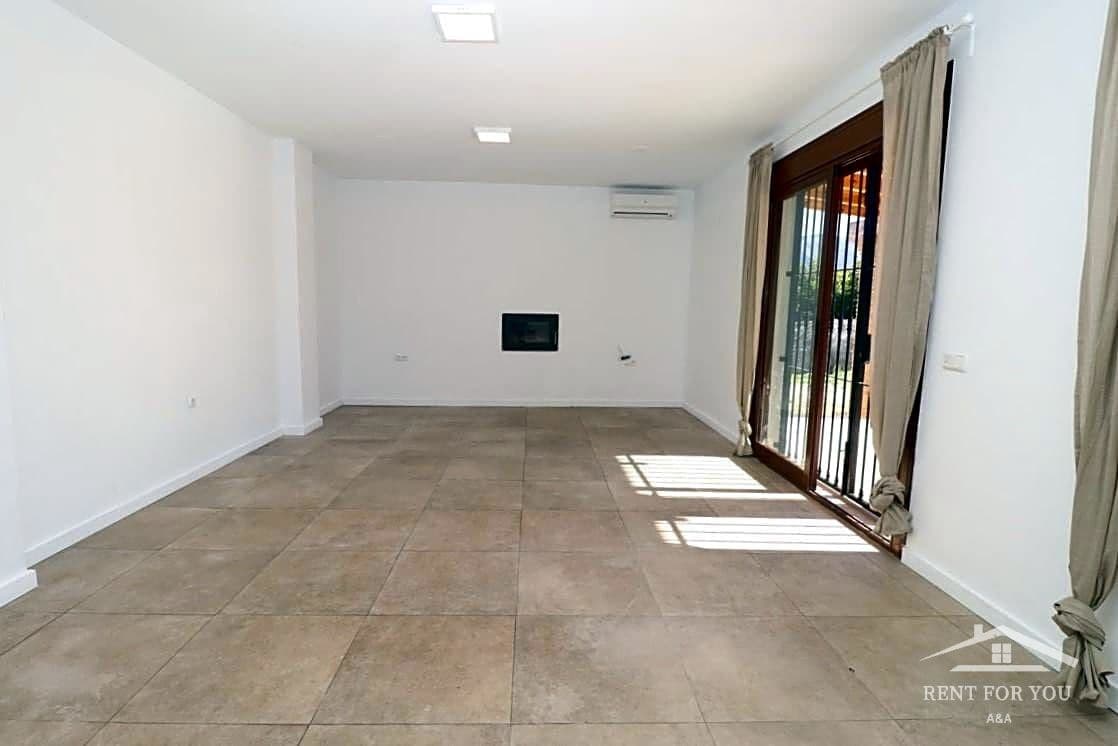 4 bedroom Villa for rent in Coin with pool garage - € 1,800 (Ref: 8039525)