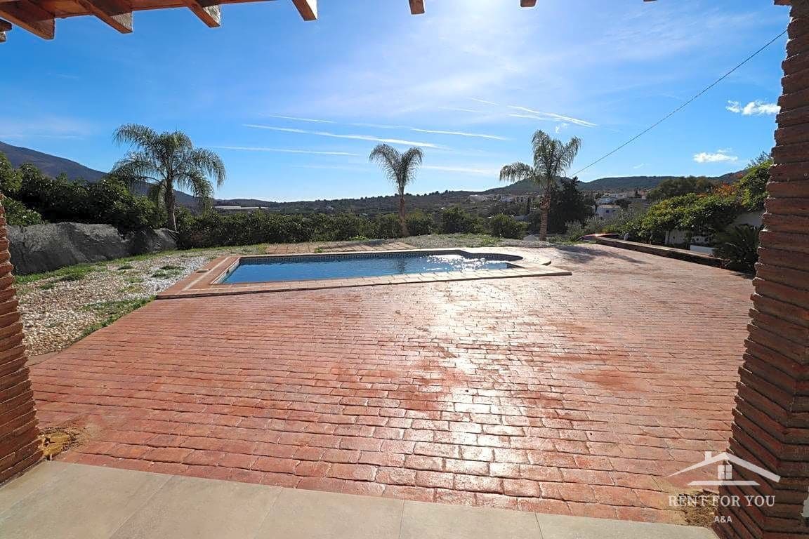 4 bedroom Villa for rent in Coin with pool garage - € 1,800 (Ref: 8039525)