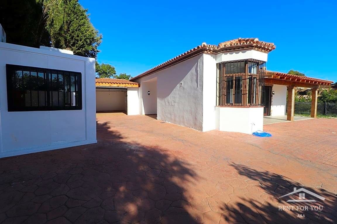 4 bedroom Villa for rent in Coin with pool garage - € 1,800 (Ref: 8039525)