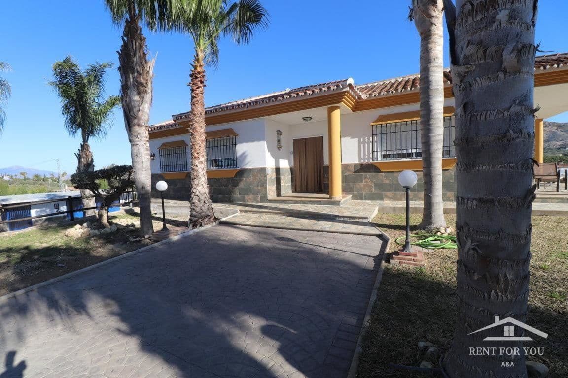 3 soveværelse Villa til leje i Alhaurin el Grande med swimmingpool garage - € 2.300 (Ref: 8121029)