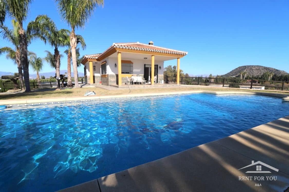 3 soveværelse Villa til leje i Alhaurin el Grande med swimmingpool garage - € 2.300 (Ref: 8121029)