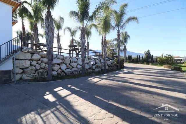 Chalet de 3 habitaciones en Alhaurín el Grande en alquiler con piscina garaje - 2.300 € (Ref: 8121029)