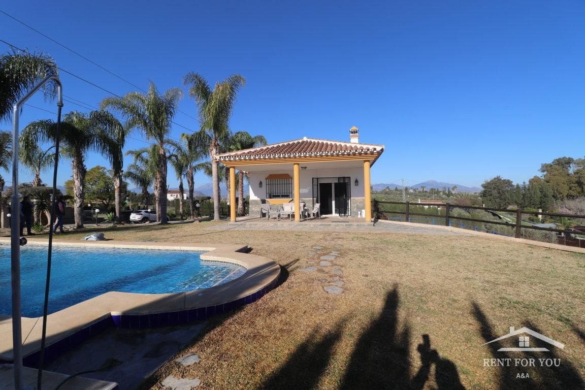 3 soveværelse Villa til leje i Alhaurin el Grande med swimmingpool garage - € 2.300 (Ref: 8121029)