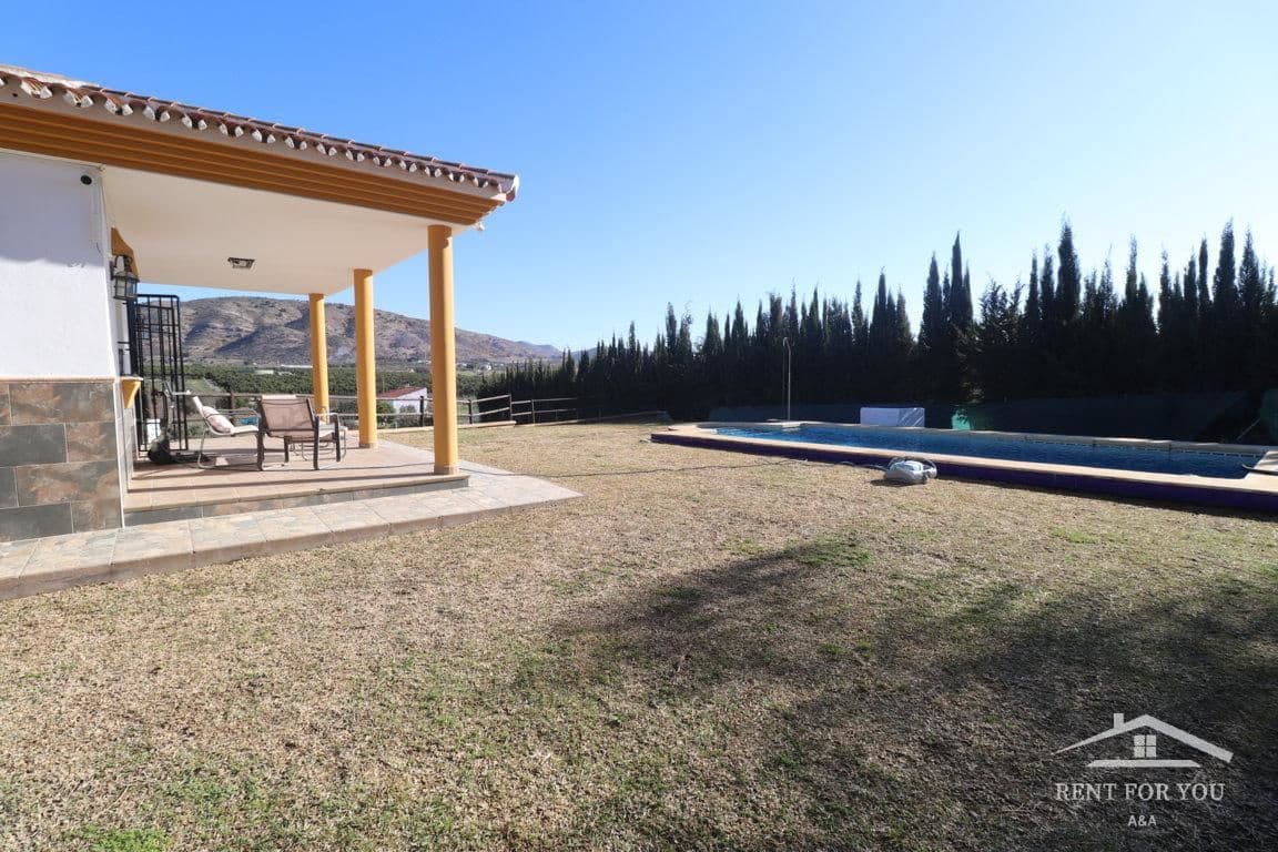 3 soveværelse Villa til leje i Alhaurin el Grande med swimmingpool garage - € 2.300 (Ref: 8121029)