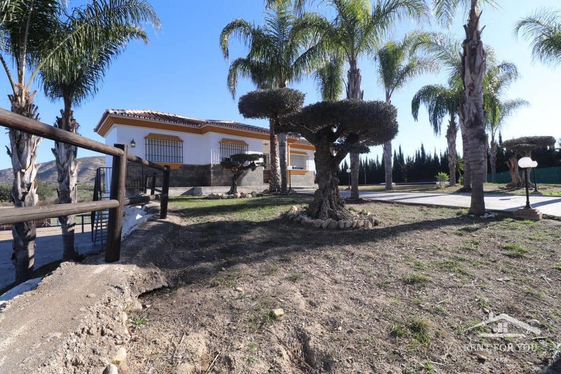 3 soveværelse Villa til leje i Alhaurin el Grande med swimmingpool garage - € 2.300 (Ref: 8121029)