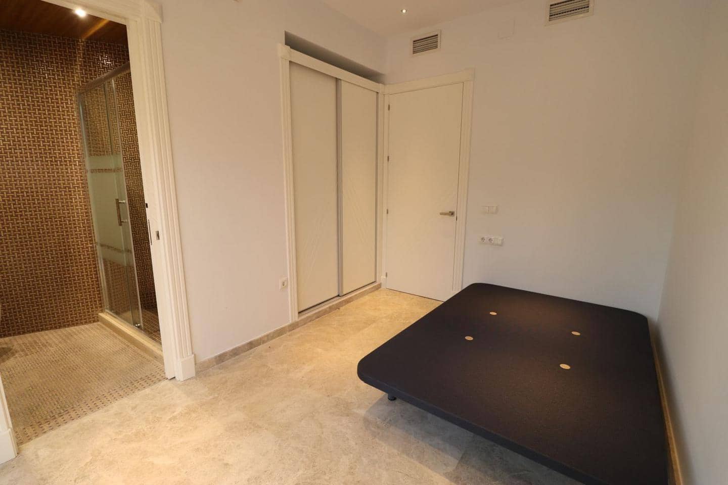 6 quarto Moradia para arrendar em Alhaurin el Grande com piscina garagem - 3 500 € (Ref: 8180916)