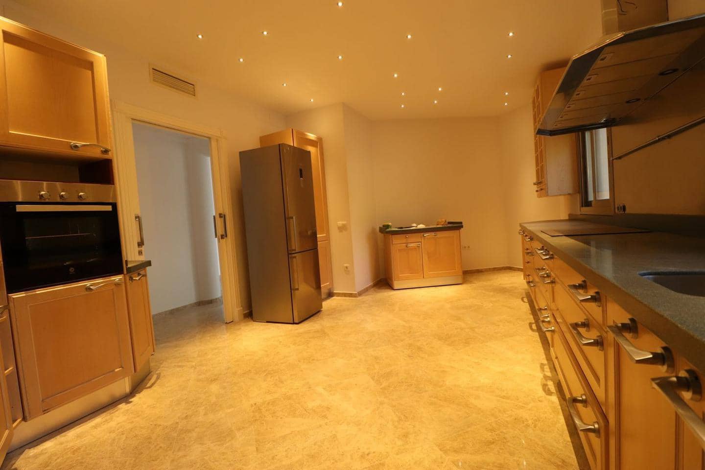 6 quarto Moradia para arrendar em Alhaurin el Grande com piscina garagem - 3 500 € (Ref: 8180916)