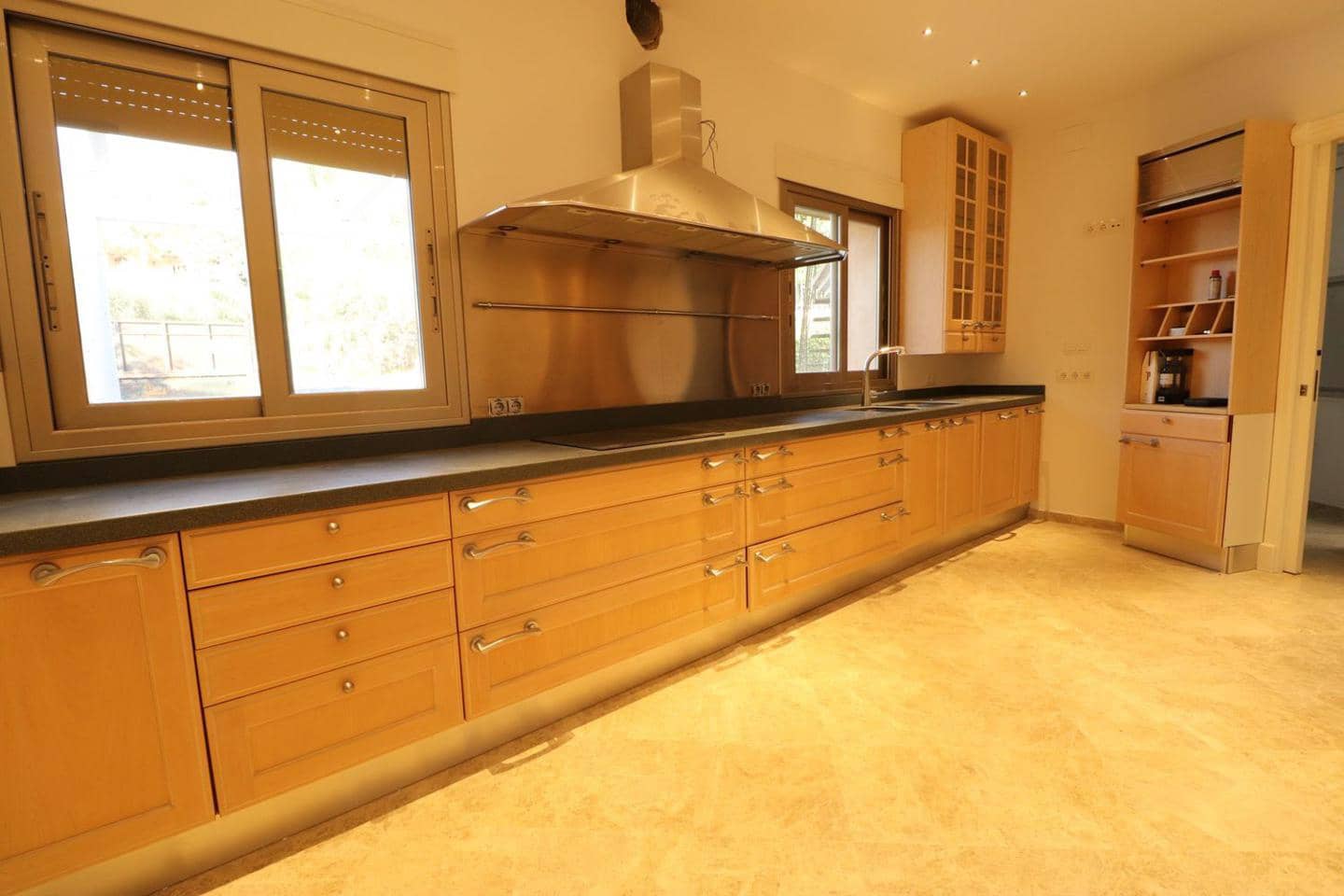 6 quarto Moradia para arrendar em Alhaurin el Grande com piscina garagem - 3 500 € (Ref: 8180916)