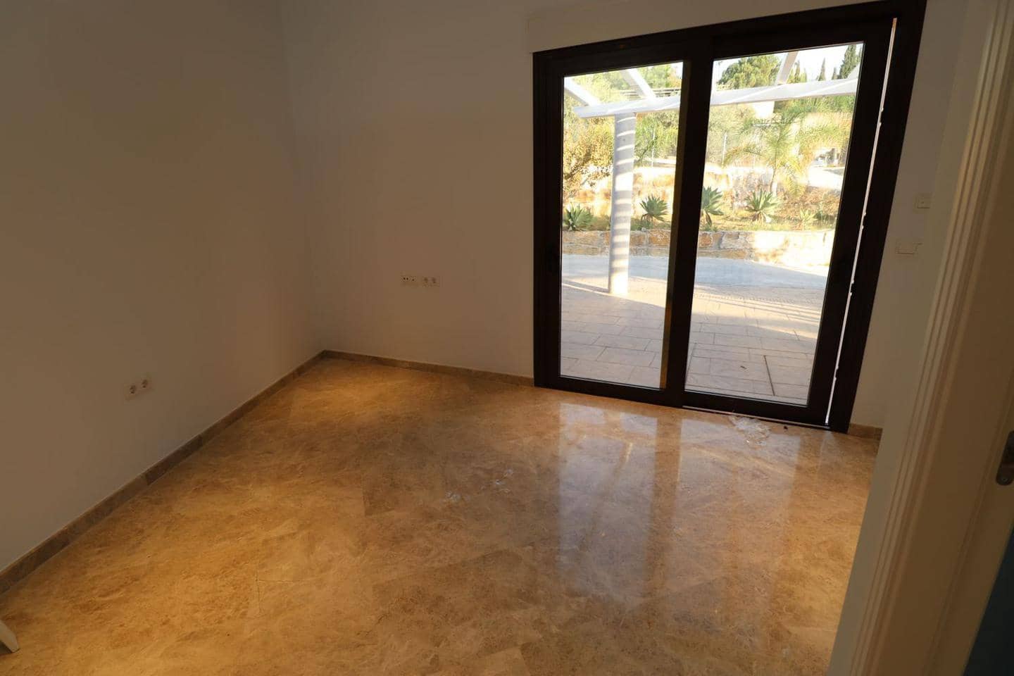 6 quarto Moradia para arrendar em Alhaurin el Grande com piscina garagem - 3 500 € (Ref: 8180916)
