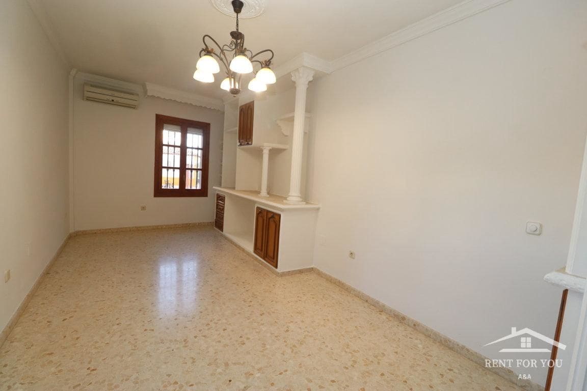 3 slaapkamer Flat te huur in Coin - € 1.000 (Ref: 8217900)