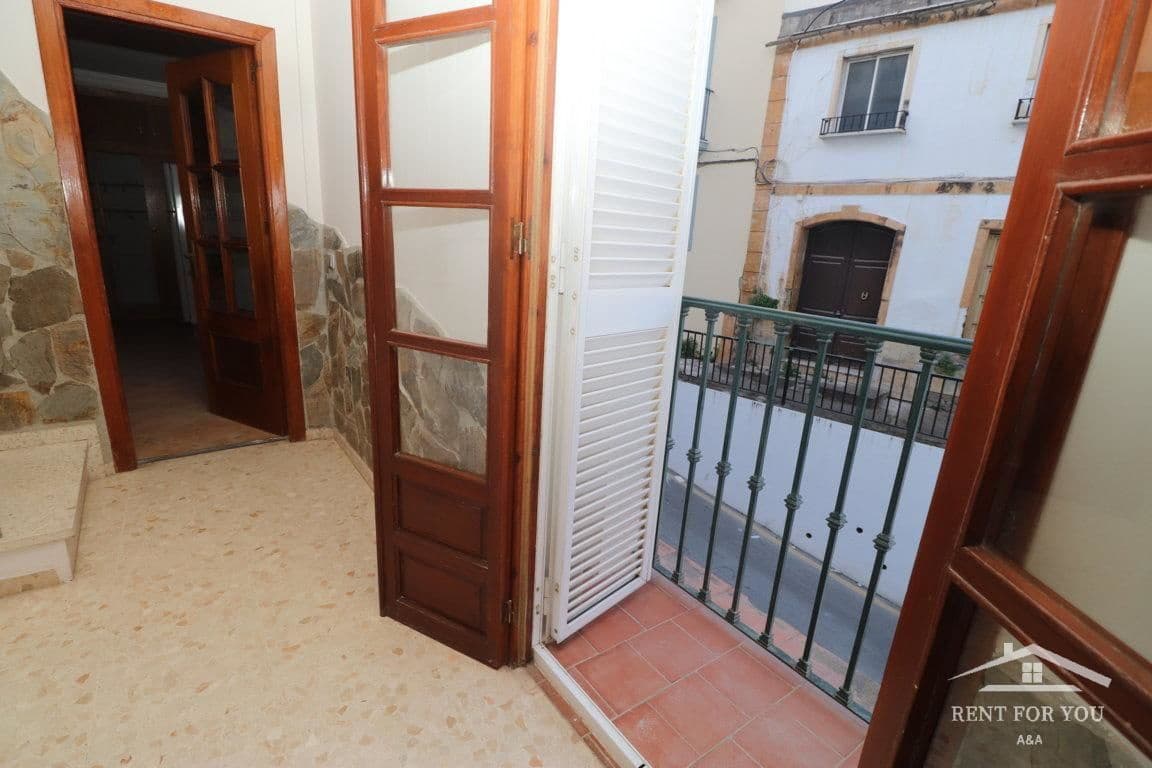 3 slaapkamer Flat te huur in Coin - € 1.000 (Ref: 8217900)