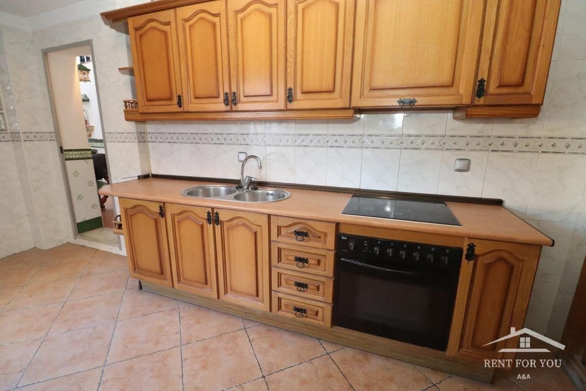 3 slaapkamer Flat te huur in Coin - € 1.000 (Ref: 8217900)