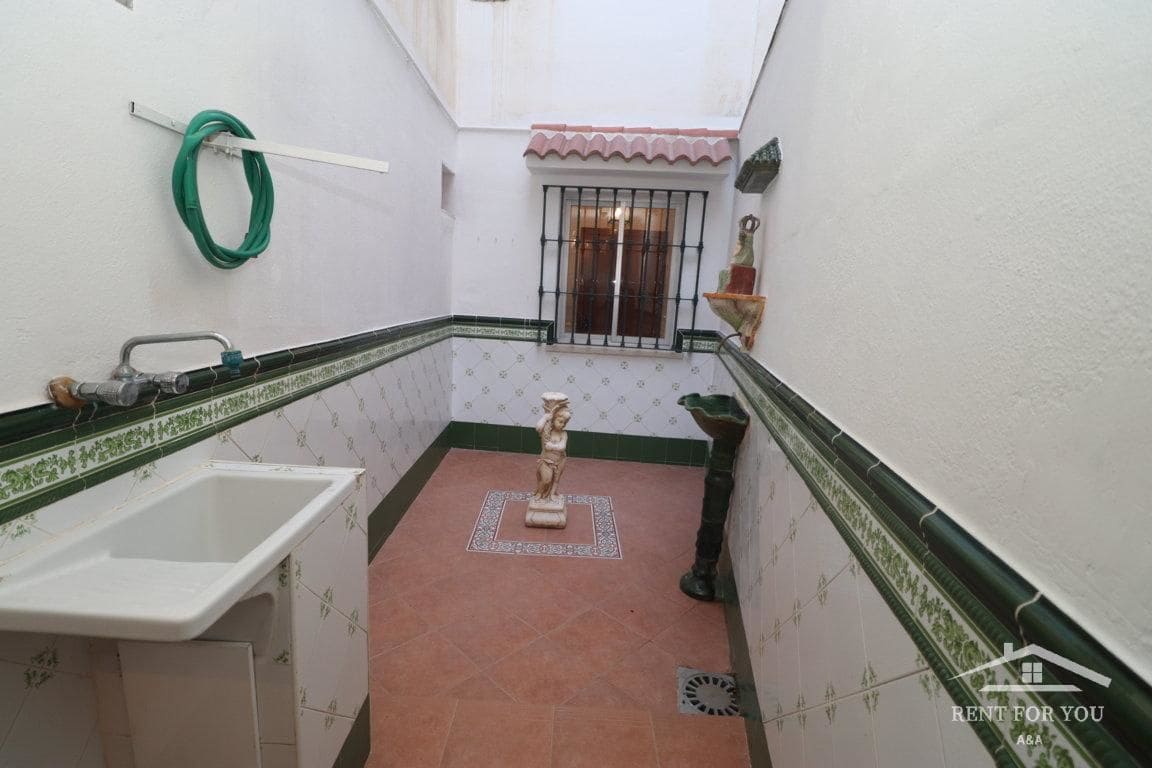 3 slaapkamer Flat te huur in Coin - € 1.000 (Ref: 8217900)