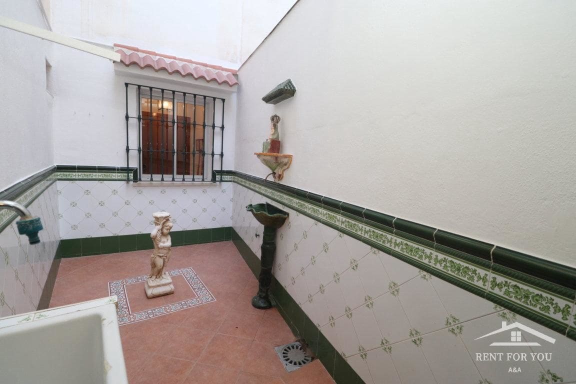 3 slaapkamer Flat te huur in Coin - € 1.000 (Ref: 8217900)