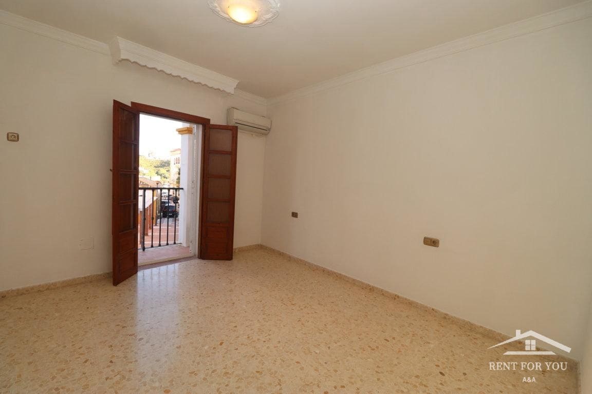 3 slaapkamer Flat te huur in Coin - € 1.000 (Ref: 8217900)