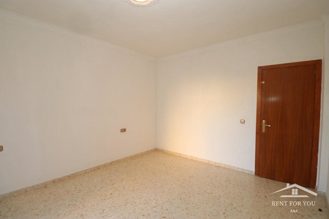 3 slaapkamer Flat te huur in Coin - € 1.000 (Ref: 8217900)