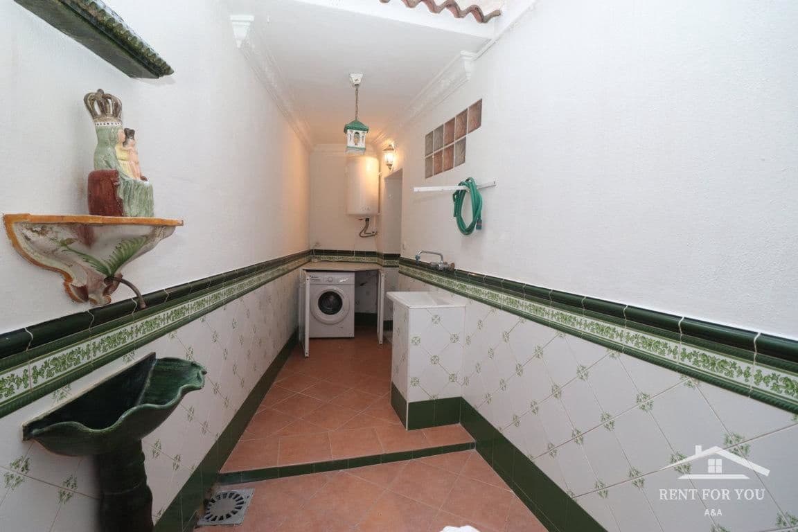 3 slaapkamer Flat te huur in Coin - € 1.000 (Ref: 8217900)