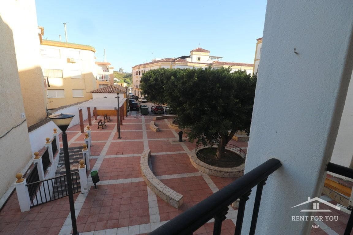 3 slaapkamer Flat te huur in Coin - € 1.000 (Ref: 8217900)