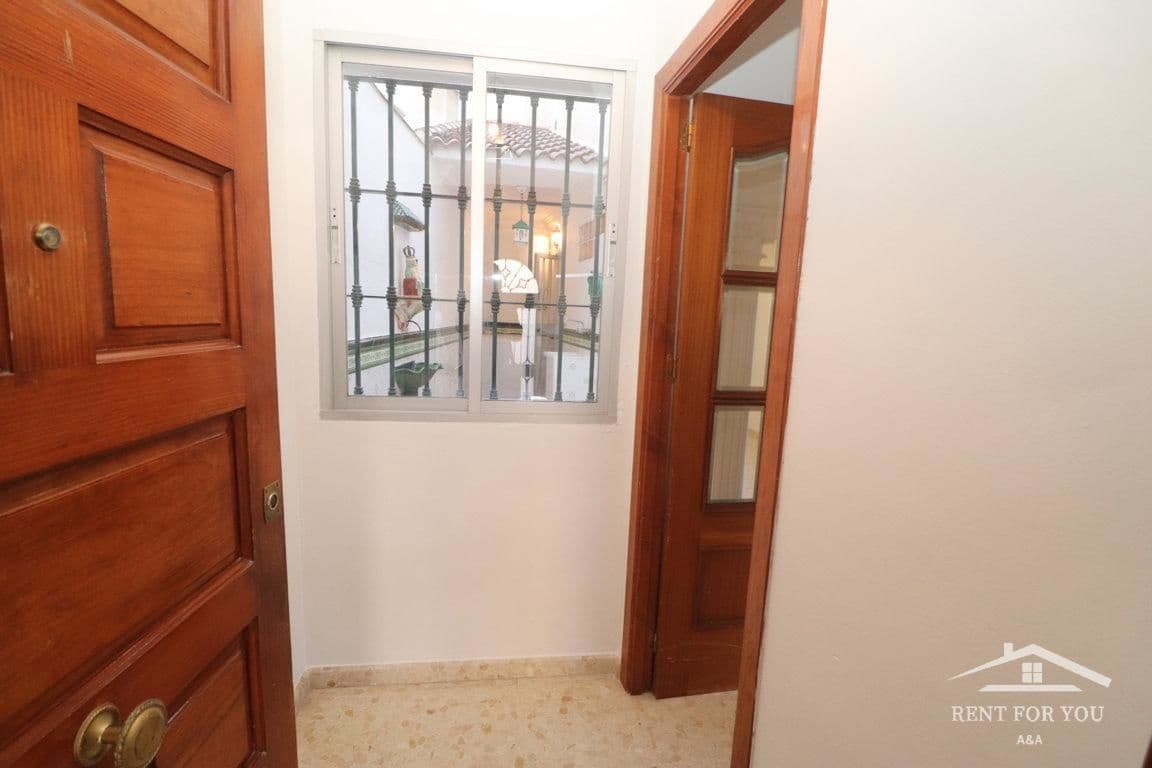 3 slaapkamer Flat te huur in Coin - € 1.000 (Ref: 8217900)