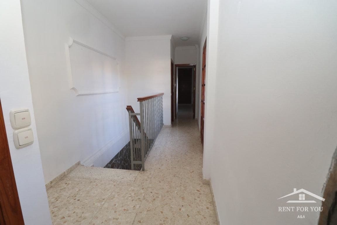 3 slaapkamer Flat te huur in Coin - € 1.000 (Ref: 8217900)