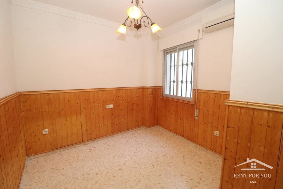 3 slaapkamer Flat te huur in Coin - € 1.000 (Ref: 8217900)