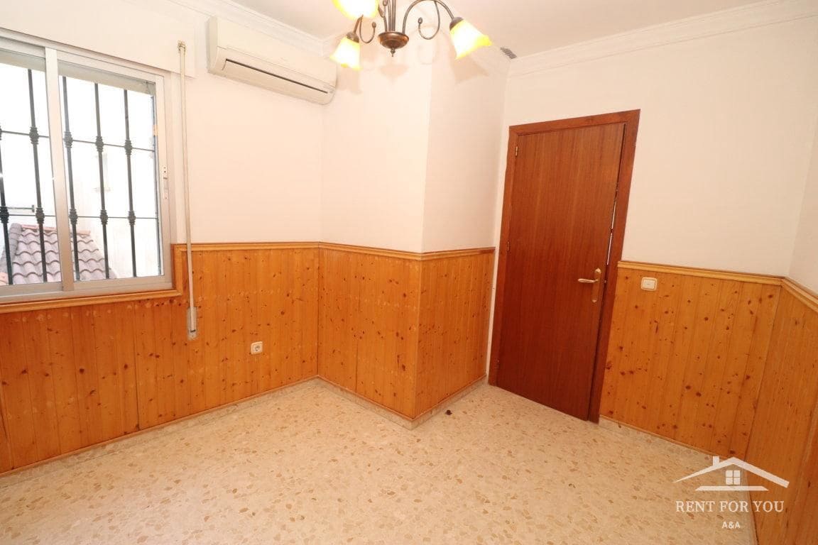 3 slaapkamer Flat te huur in Coin - € 1.000 (Ref: 8217900)