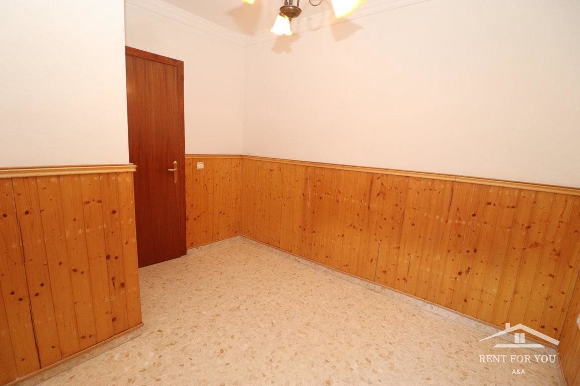 3 slaapkamer Flat te huur in Coin - € 1.000 (Ref: 8217900)