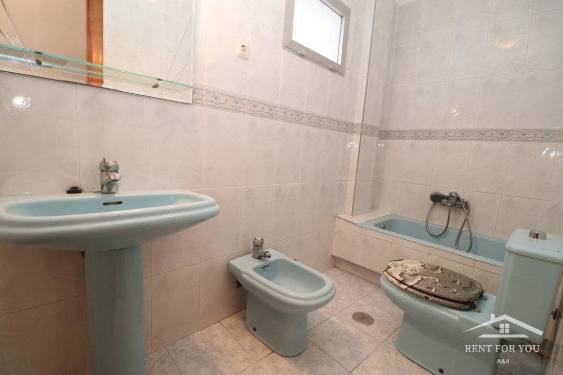3 slaapkamer Flat te huur in Coin - € 1.000 (Ref: 8217900)