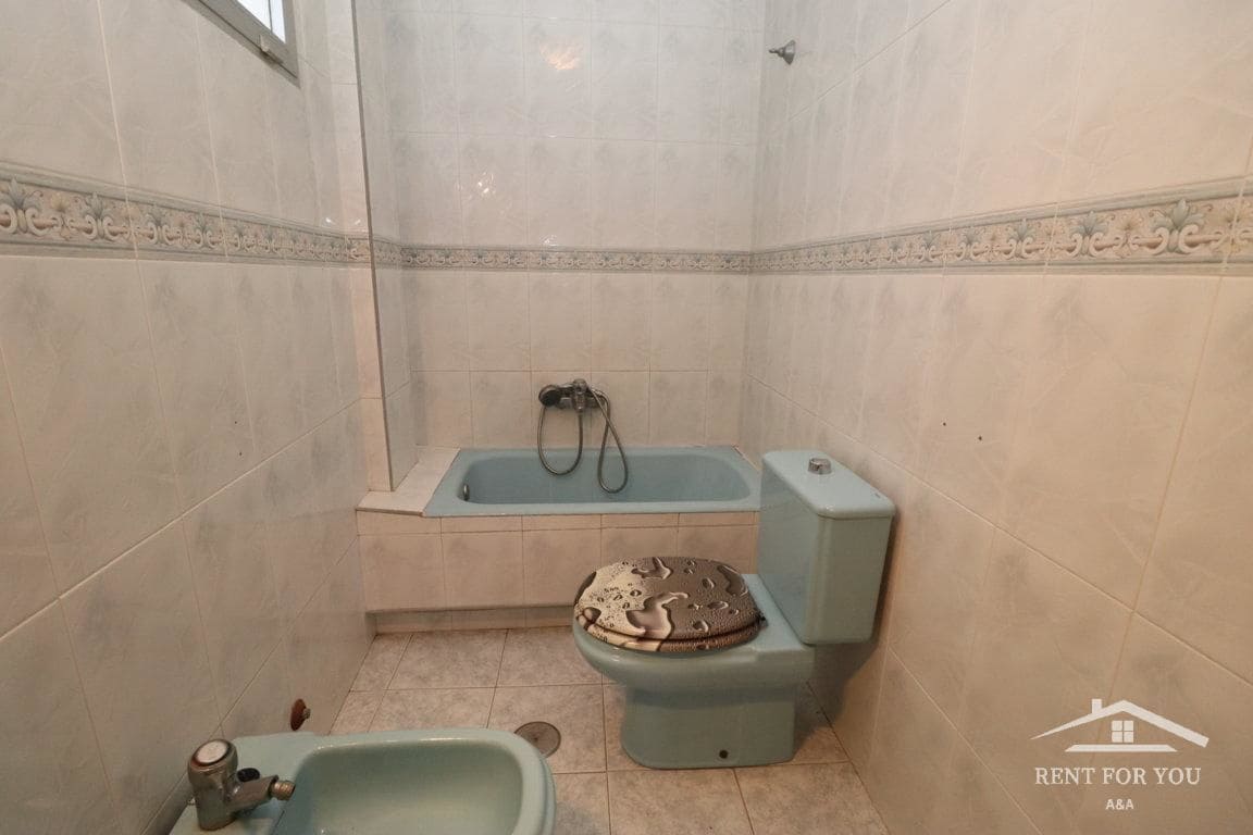 3 slaapkamer Flat te huur in Coin - € 1.000 (Ref: 8217900)