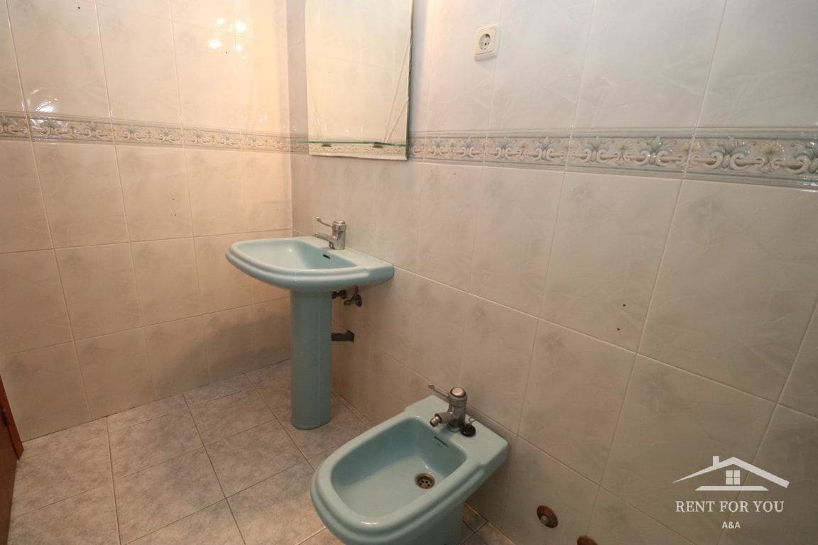 3 slaapkamer Flat te huur in Coin - € 1.000 (Ref: 8217900)