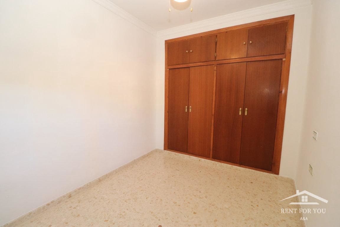 3 slaapkamer Flat te huur in Coin - € 1.000 (Ref: 8217900)