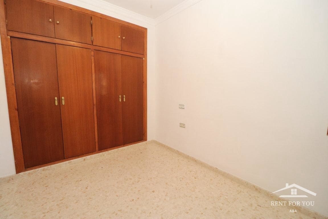 3 slaapkamer Flat te huur in Coin - € 1.000 (Ref: 8217900)