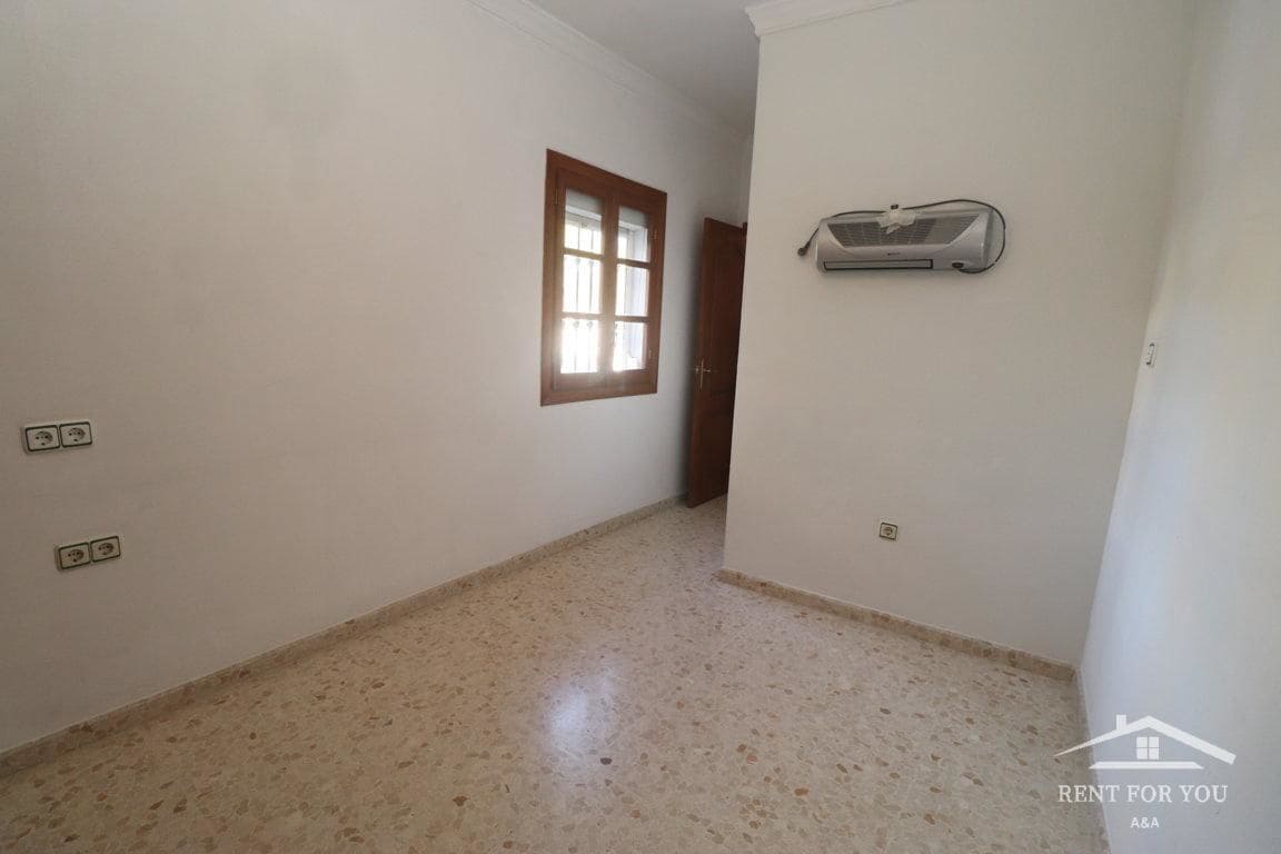 3 slaapkamer Flat te huur in Coin - € 1.000 (Ref: 8217900)
