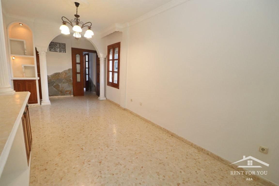 3 slaapkamer Flat te huur in Coin - € 1.000 (Ref: 8217900)