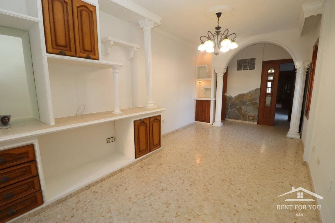 3 slaapkamer Flat te huur in Coin - € 1.000 (Ref: 8217900)