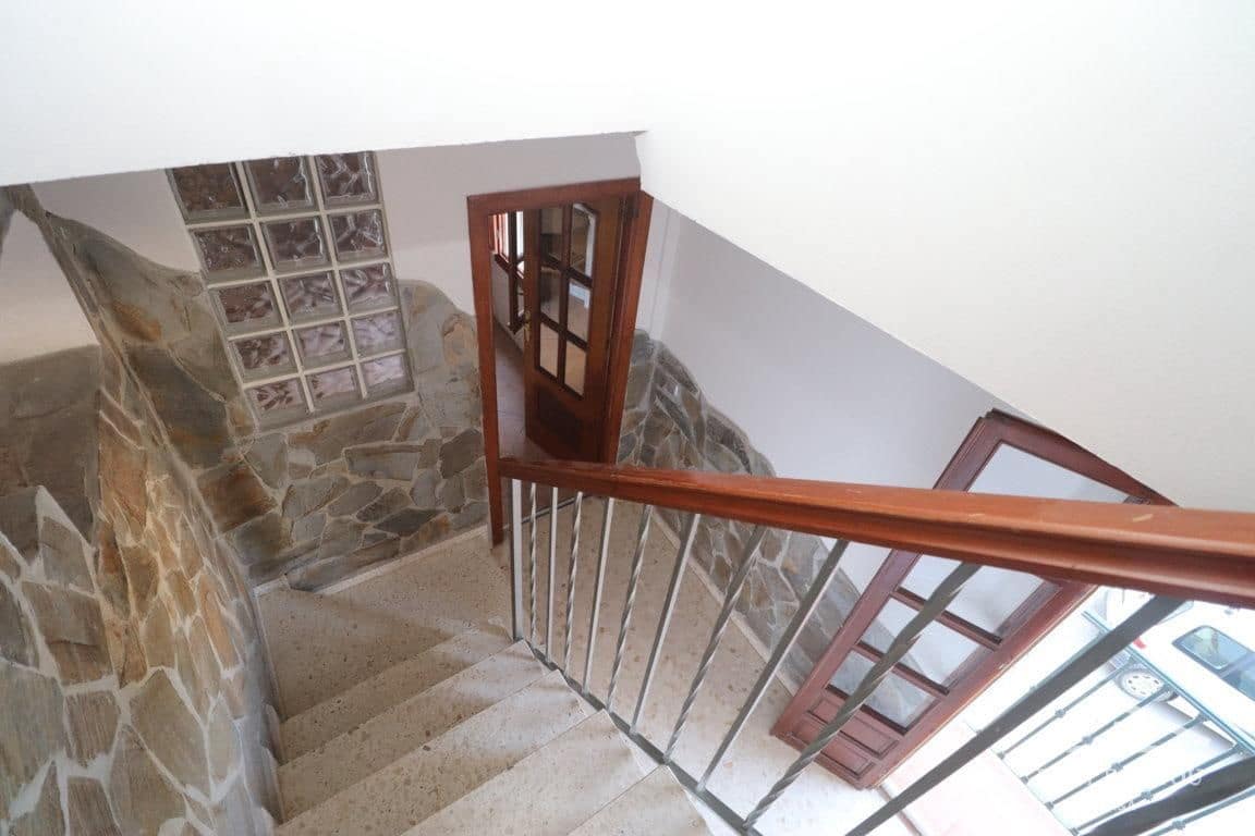 3 slaapkamer Flat te huur in Coin - € 1.000 (Ref: 8217900)