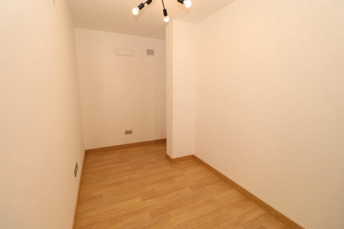 1 soveværelse Kontor til leje i Alhaurin el Grande - € 200 (Ref: 8305739)