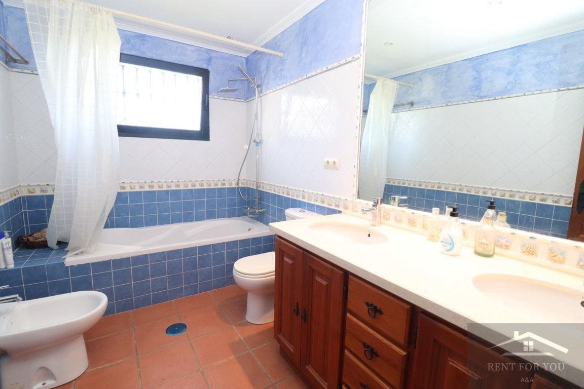 3 camera da letto Villa da affittare in Coin - 1.350 € (Rif: 8673034)