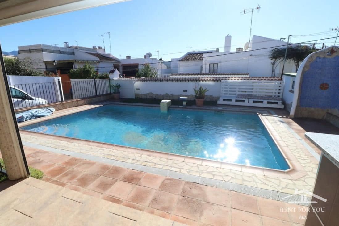 Chalet de 4 habitaciones en Coín en alquiler con piscina - 1.700 € (Ref: 8692144)