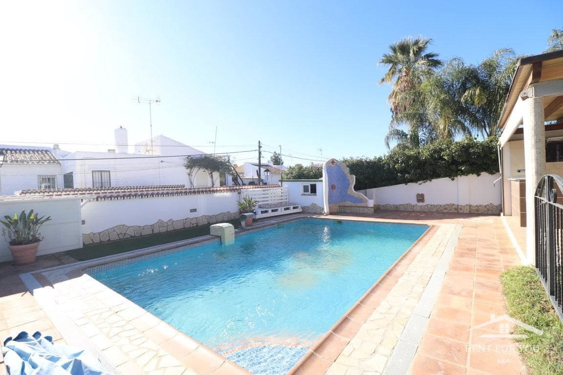 Chalet de 4 habitaciones en Coín en alquiler con piscina - 1.700 € (Ref: 8692144)