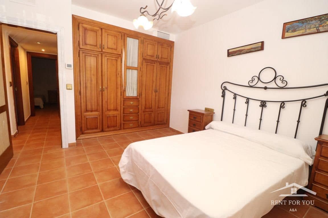 Chalet de 4 habitaciones en Coín en alquiler con piscina - 1.700 € (Ref: 8692144)