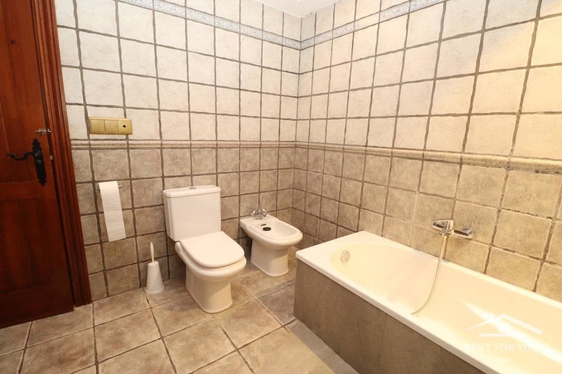 Chalet de 4 habitaciones en Coín en alquiler con piscina - 1.700 € (Ref: 8692144)