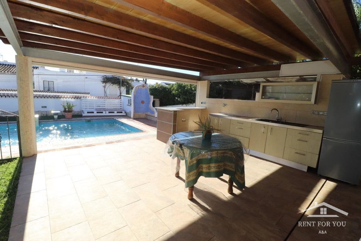 Chalet de 4 habitaciones en Coín en alquiler con piscina - 1.700 € (Ref: 8692144)