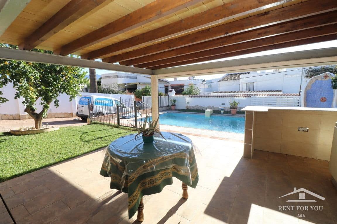 Chalet de 4 habitaciones en Coín en alquiler con piscina - 1.700 € (Ref: 8692144)