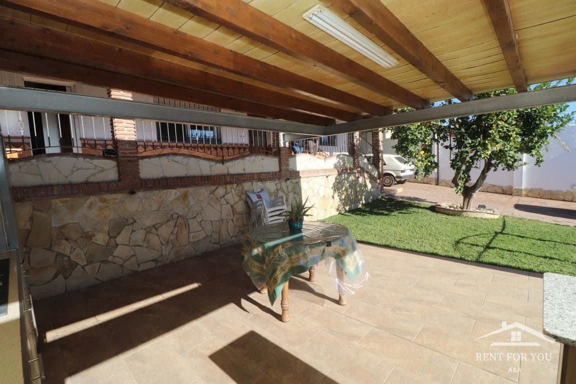 Chalet de 4 habitaciones en Coín en alquiler con piscina - 1.700 € (Ref: 8692144)