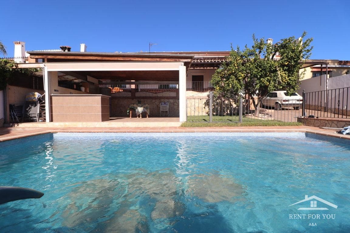 Chalet de 4 habitaciones en Coín en alquiler con piscina - 1.700 € (Ref: 8692144)