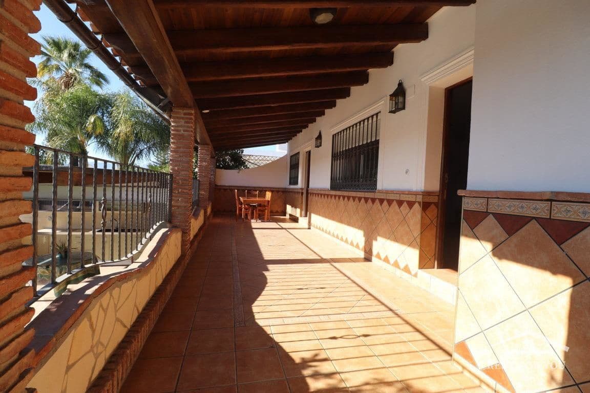 Chalet de 4 habitaciones en Coín en alquiler con piscina - 1.700 € (Ref: 8692144)
