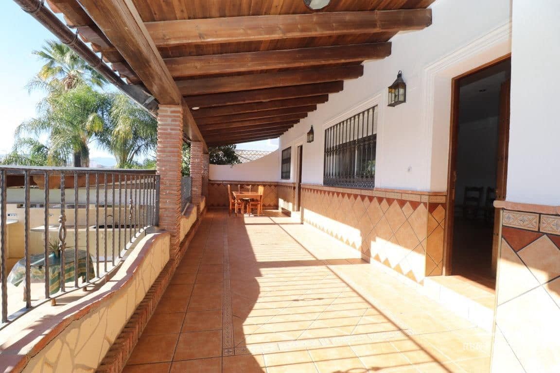 Chalet de 4 habitaciones en Coín en alquiler con piscina - 1.700 € (Ref: 8692144)