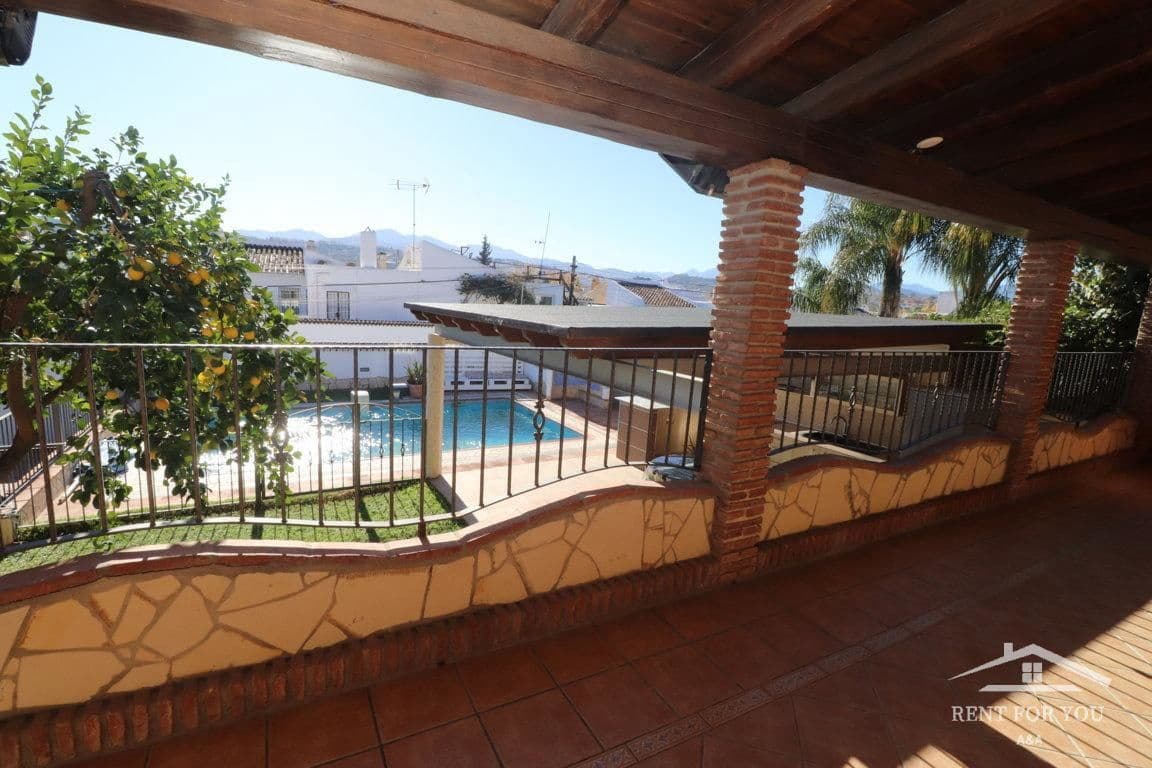 Chalet de 4 habitaciones en Coín en alquiler con piscina - 1.700 € (Ref: 8692144)